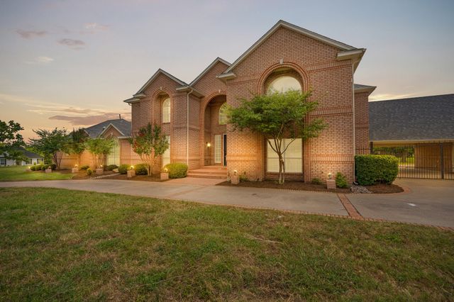 6035 Oak Hollow Drive, Burleson, TX 76028