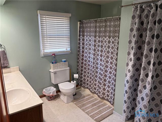 1016 Farmview Drive, Waterville, OH 43566