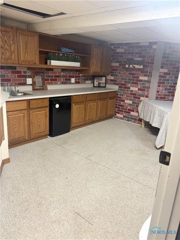 1016 Farmview Drive, Waterville, OH 43566