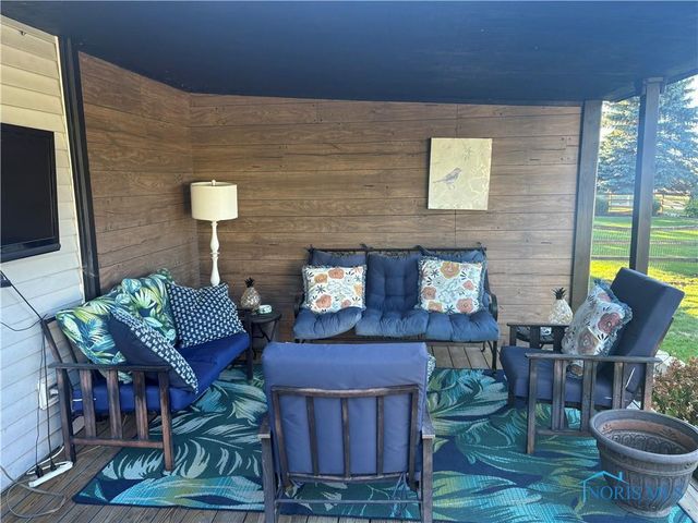 1016 Farmview Drive, Waterville, OH 43566