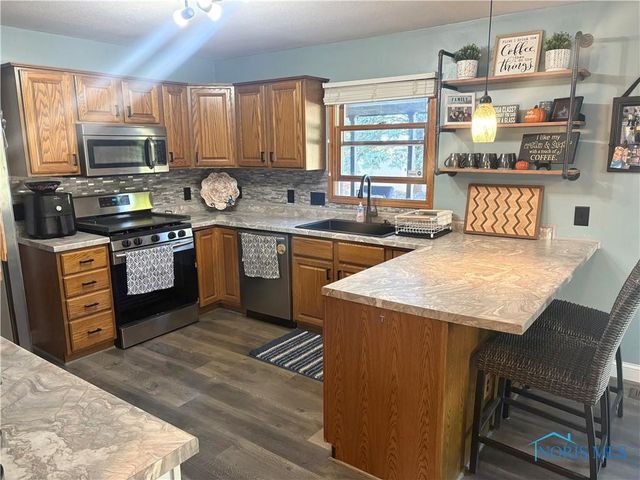 1016 Farmview Drive, Waterville, OH 43566