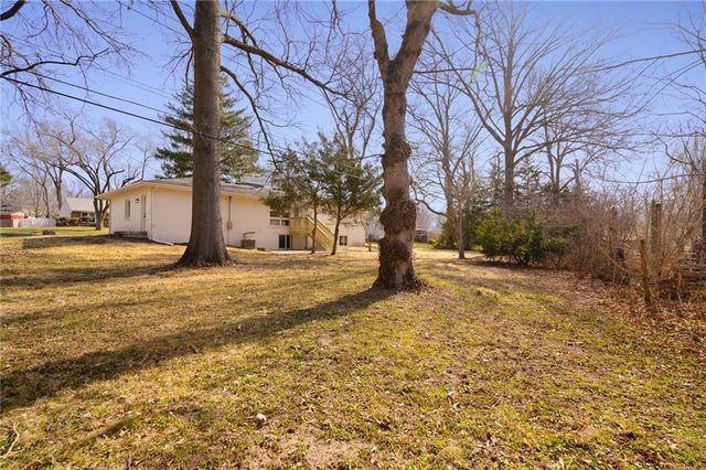 5406 Lucille Lane, Shawnee, KS 66203