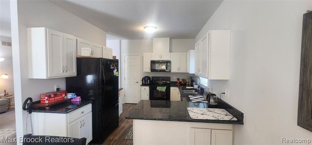29574 Woodpark Circle, Warren, MI 48092