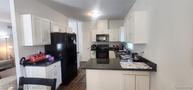 29574 Woodpark Circle, Warren, MI 48092