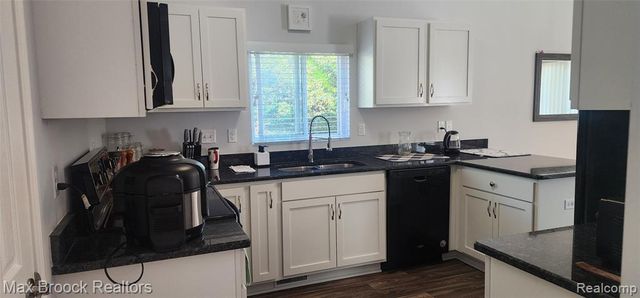 29574 Woodpark Circle, Warren, MI 48092
