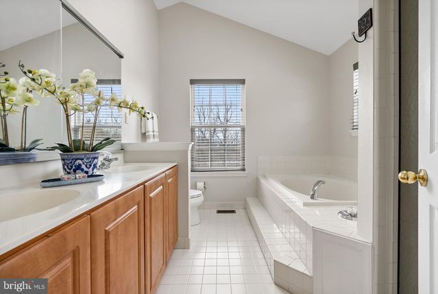 1 ADAMS LN, Downingtown, PA 19335