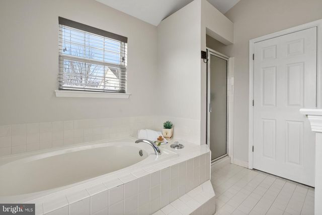 1 ADAMS LN, Downingtown, PA 19335