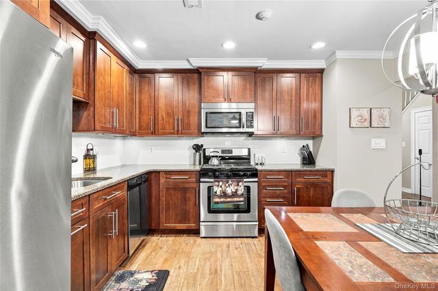 170 Thomas Lane, East Setauket, NY 11733