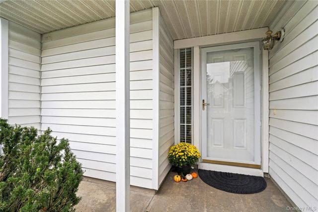 170 Thomas Lane, East Setauket, NY 11733