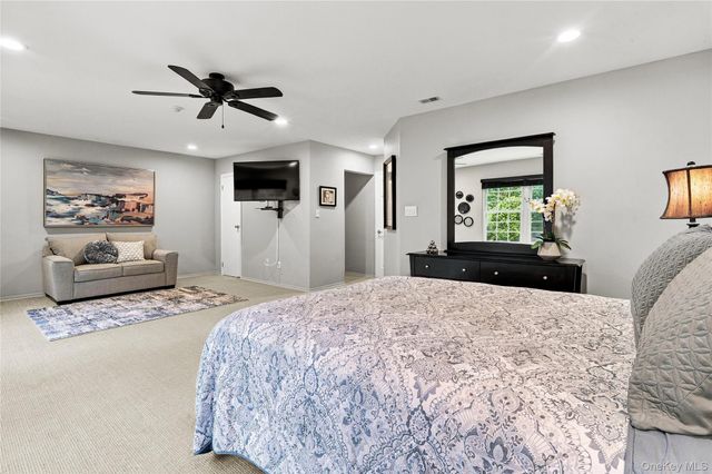 170 Thomas Lane, East Setauket, NY 11733