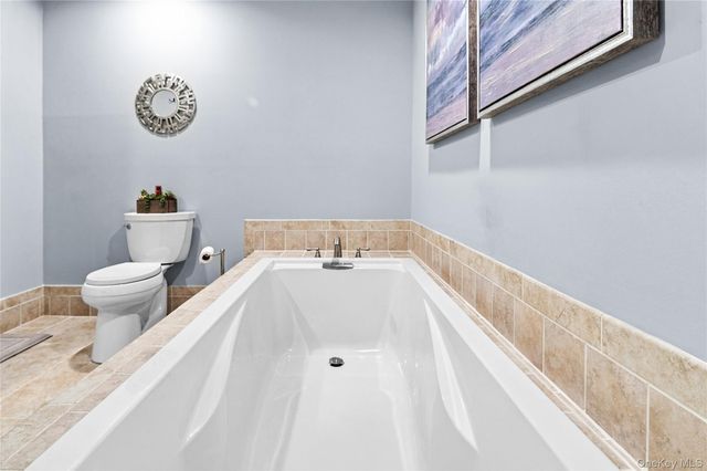 170 Thomas Lane, East Setauket, NY 11733