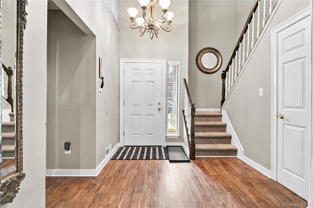 170 Thomas Lane, East Setauket, NY 11733