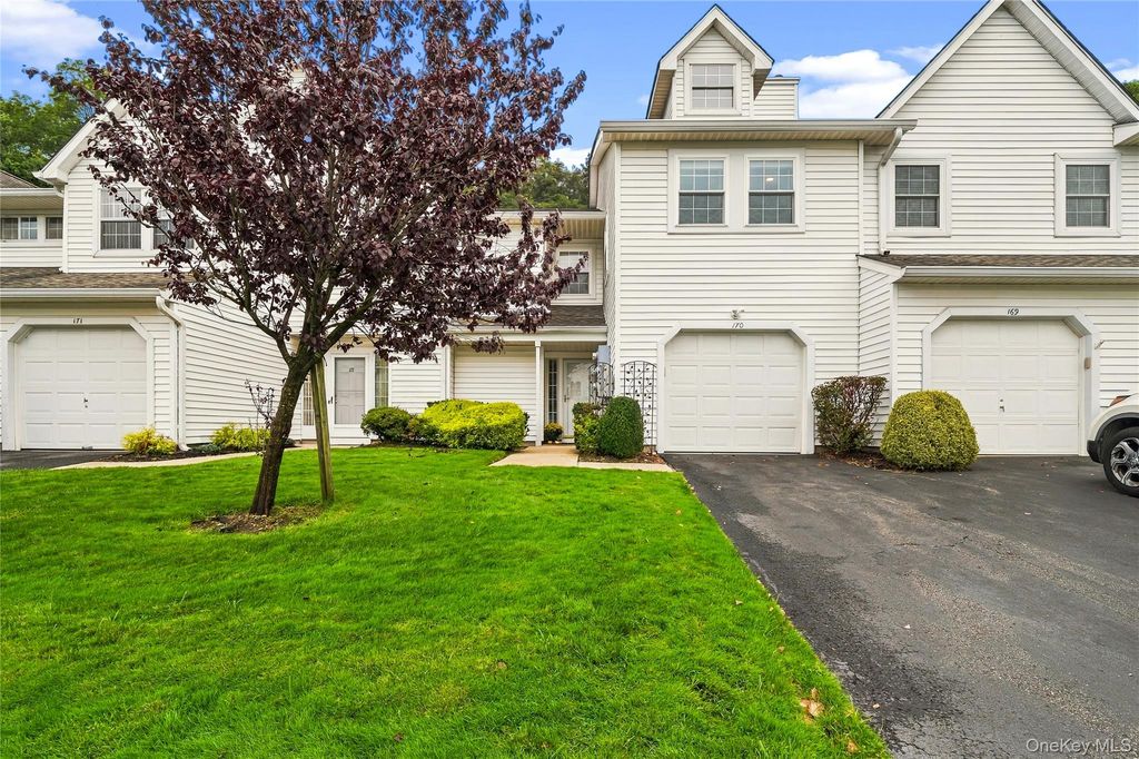 170 Thomas Lane, East Setauket, NY 11733 — photo 2