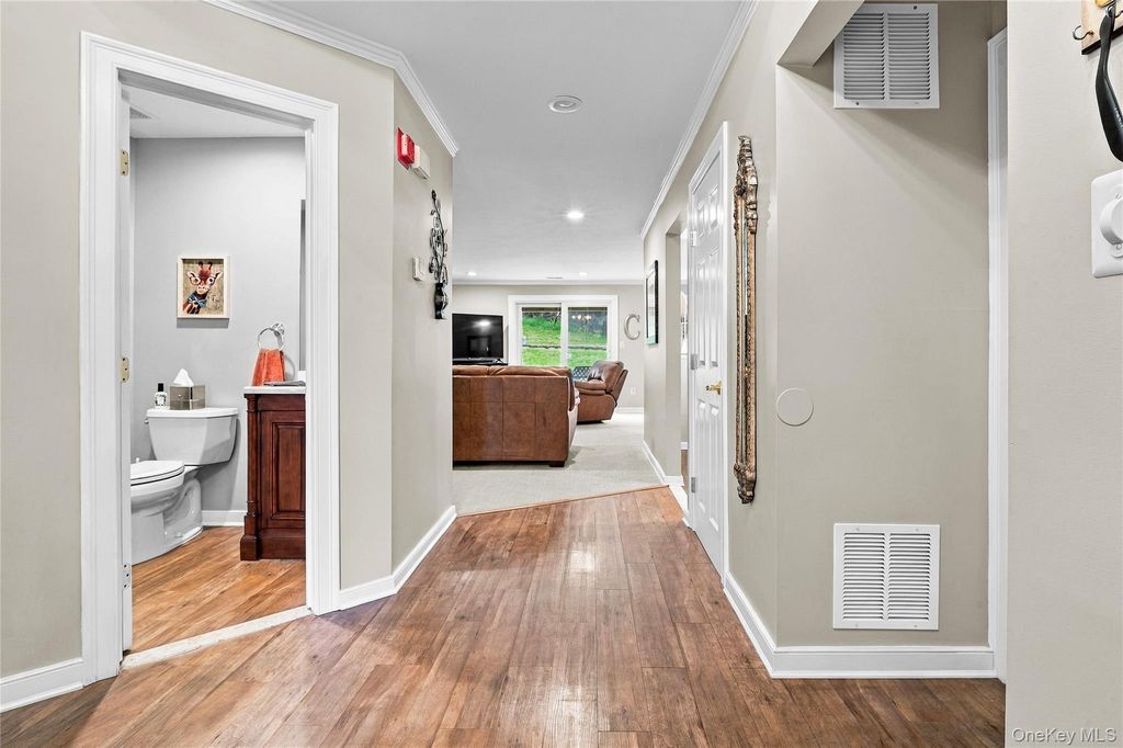 170 Thomas Lane, East Setauket, NY 11733 — photo 5