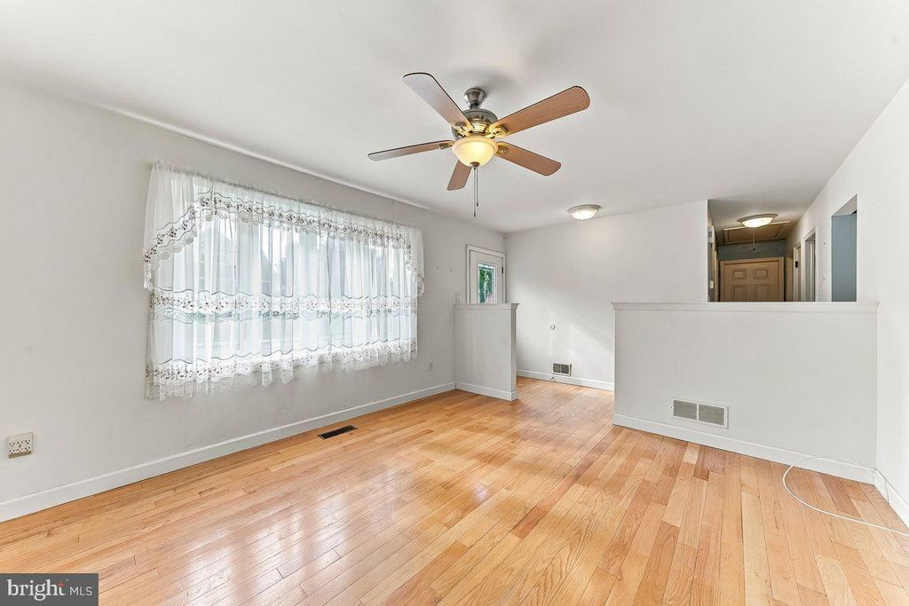 209 HENDERSON AVE, RIDLEY PARK, PA 19078 — photo 3