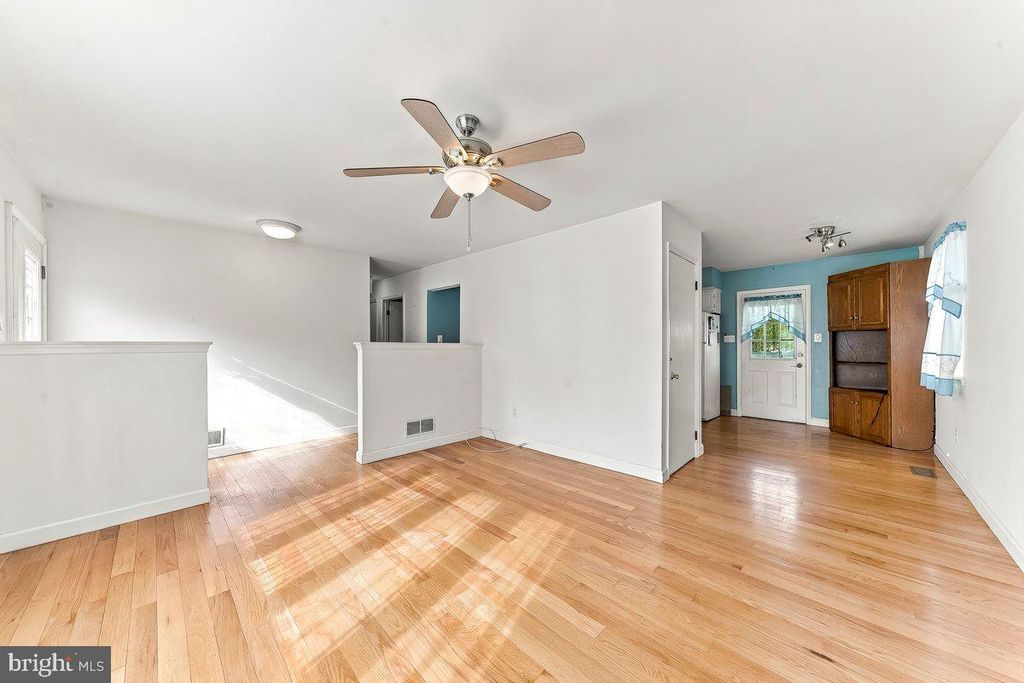 209 HENDERSON AVE, RIDLEY PARK, PA 19078 — photo 4