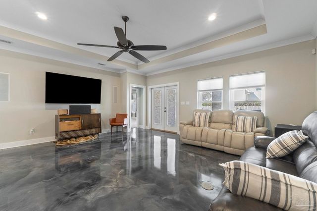 1402 E Fisher St, Pensacola, FL 32503