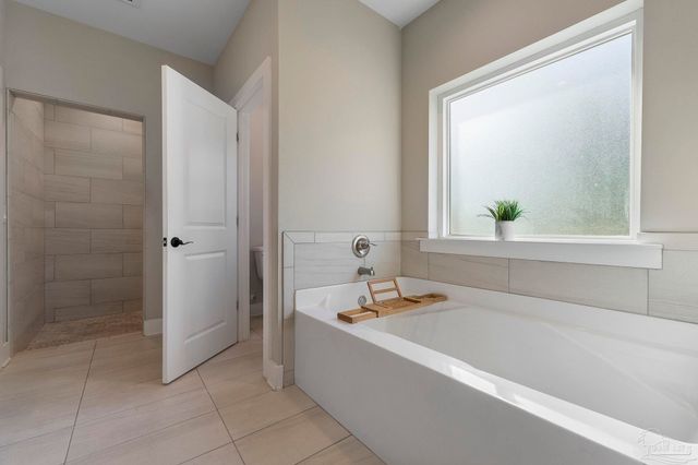 1402 E Fisher St, Pensacola, FL 32503