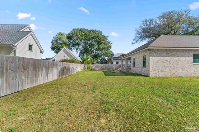 1402 E Fisher St, Pensacola, FL 32503