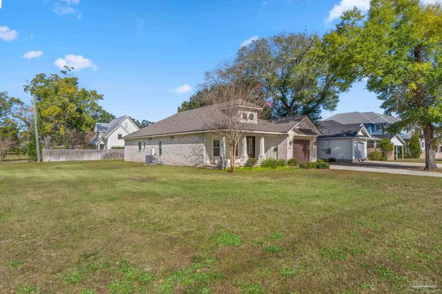 1402 E Fisher St, Pensacola, FL 32503