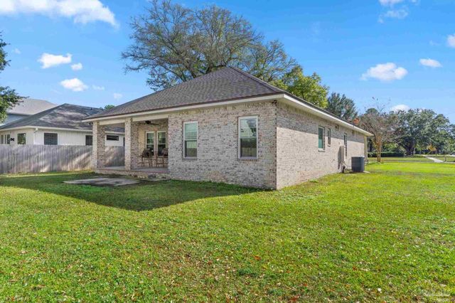 1402 E Fisher St, Pensacola, FL 32503