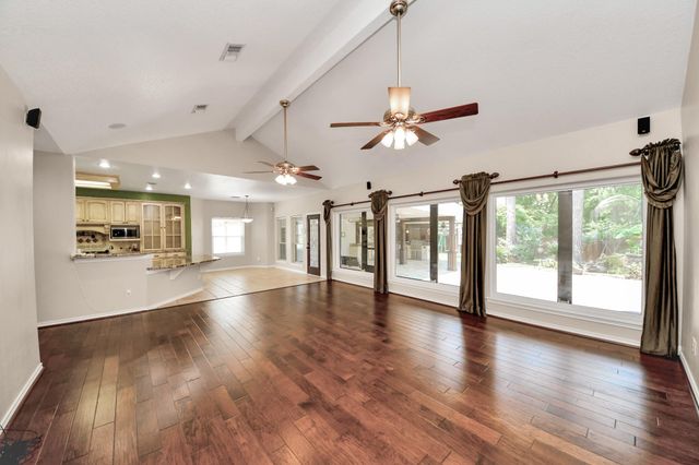1930 Running Bear Trail, Crosby, TX 77532