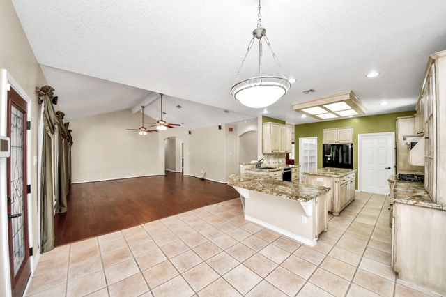 1930 Running Bear Trail, Crosby, TX 77532