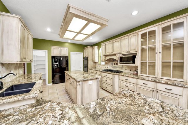 1930 Running Bear Trail, Crosby, TX 77532