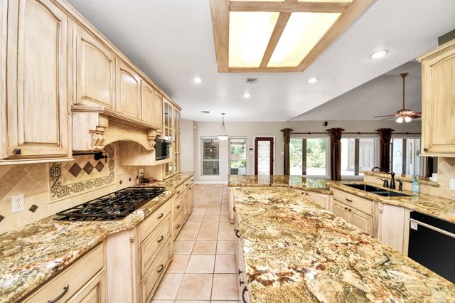 1930 Running Bear Trail, Crosby, TX 77532