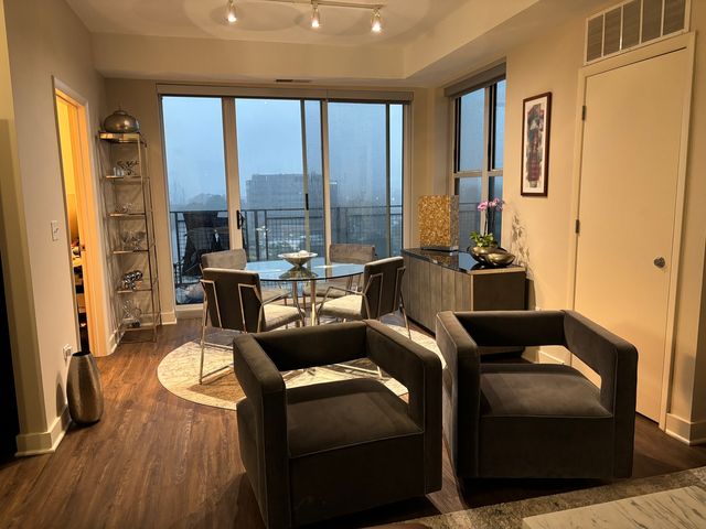 770 Skokie Boulevard 8, Northbrook, IL 60062