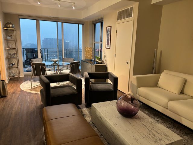 770 Skokie Boulevard 8, Northbrook, IL 60062