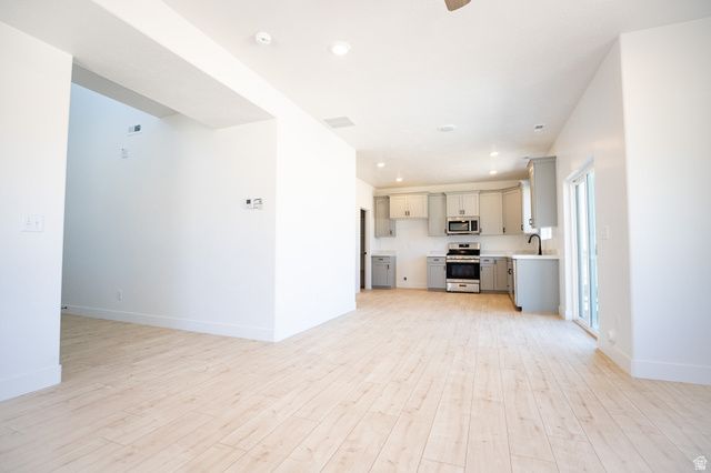 564 W 1775 N, Harrisville, UT 84404