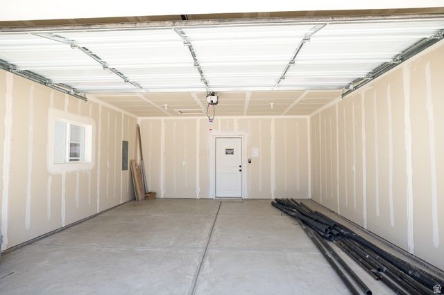 564 W 1775 N, Harrisville, UT 84404