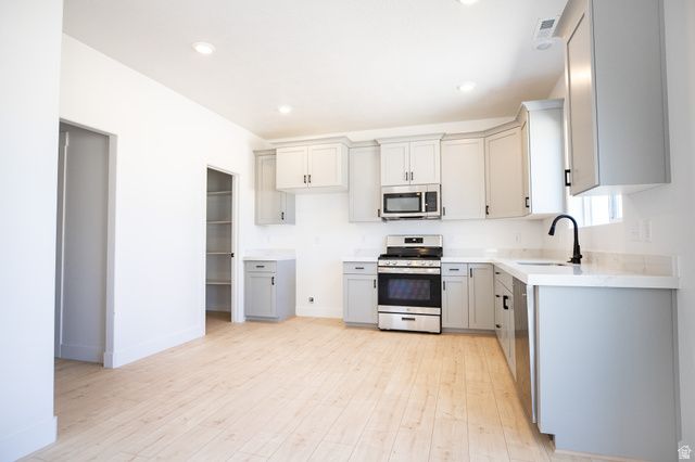 564 W 1775 N, Harrisville, UT 84404