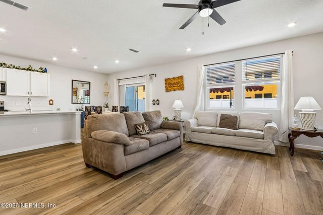 72 BRAZIL NUT Circle, Jacksonville, FL 32218