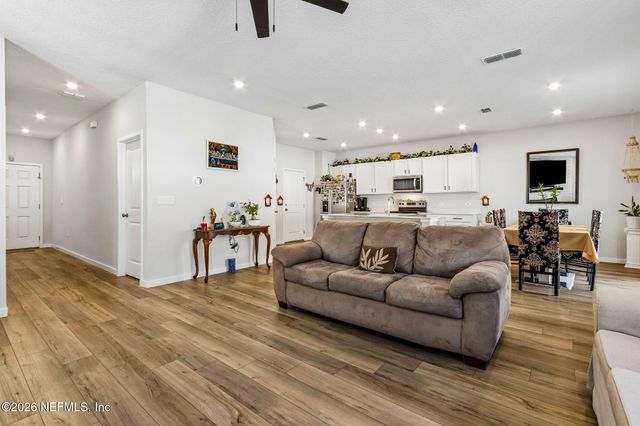 72 BRAZIL NUT Circle, Jacksonville, FL 32218