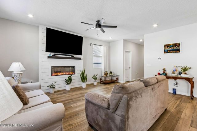 72 BRAZIL NUT Circle, Jacksonville, FL 32218