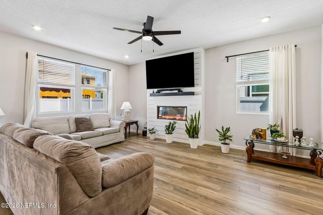 72 BRAZIL NUT Circle, Jacksonville, FL 32218