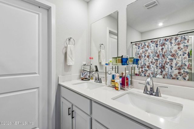 72 BRAZIL NUT Circle, Jacksonville, FL 32218