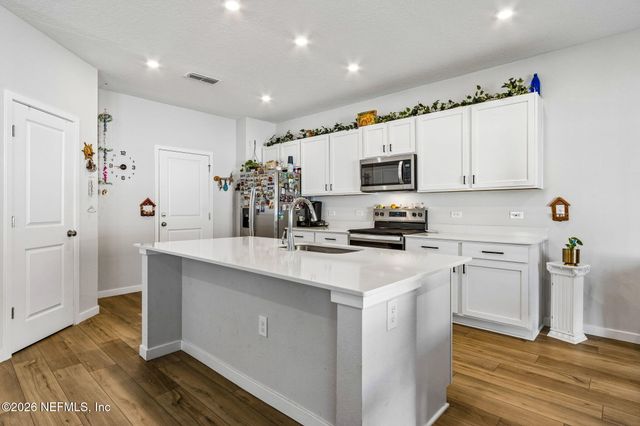 72 BRAZIL NUT Circle, Jacksonville, FL 32218