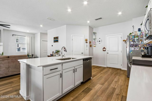 72 BRAZIL NUT Circle, Jacksonville, FL 32218