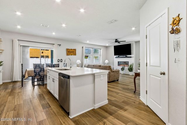 72 BRAZIL NUT Circle, Jacksonville, FL 32218