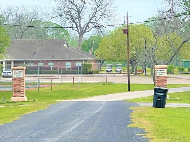 2825 Golf Crest Drive, Wharton, TX 77488