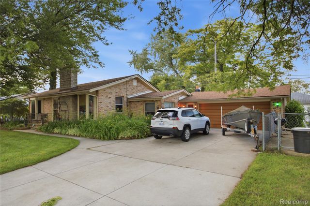 21211 Ardmore Park Drive, St. Clair Shores, MI 48081