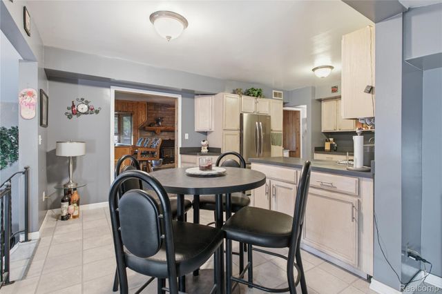 21211 Ardmore Park Drive, St. Clair Shores, MI 48081
