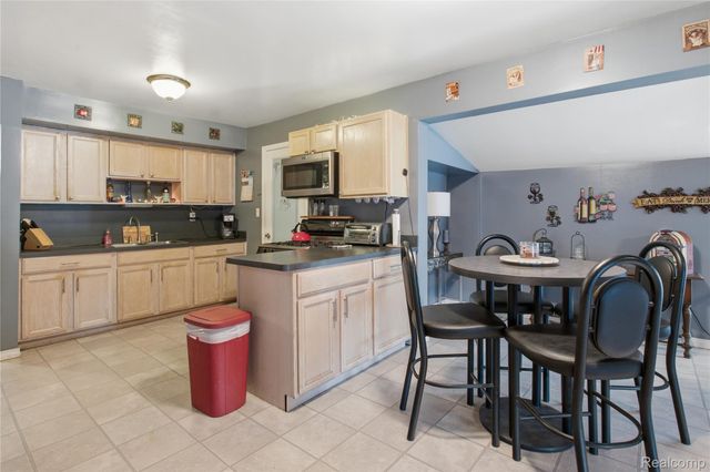 21211 Ardmore Park Drive, St. Clair Shores, MI 48081