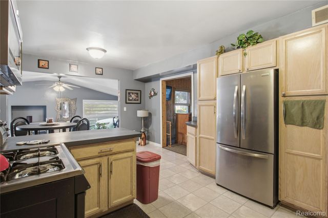 21211 Ardmore Park Drive, St. Clair Shores, MI 48081