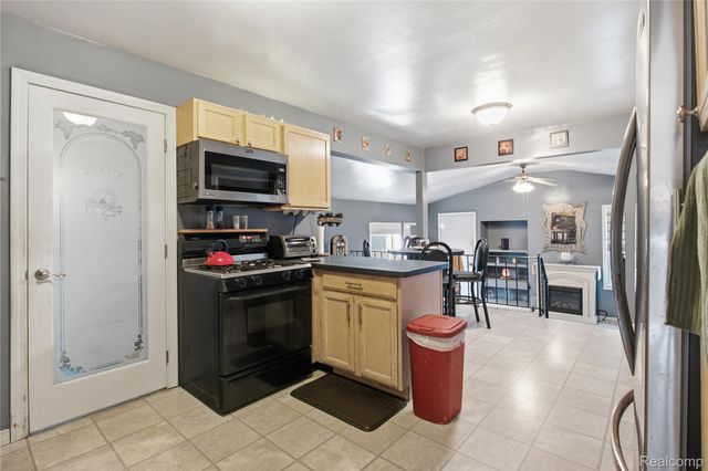 21211 Ardmore Park Drive, St. Clair Shores, MI 48081
