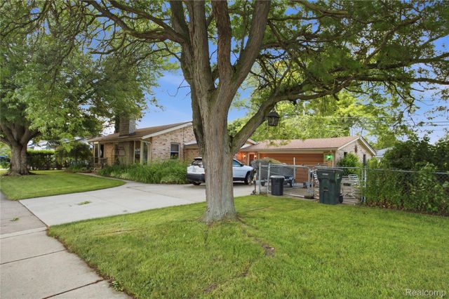 21211 Ardmore Park Drive, St. Clair Shores, MI 48081