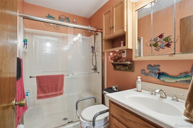 21211 Ardmore Park Drive, St. Clair Shores, MI 48081